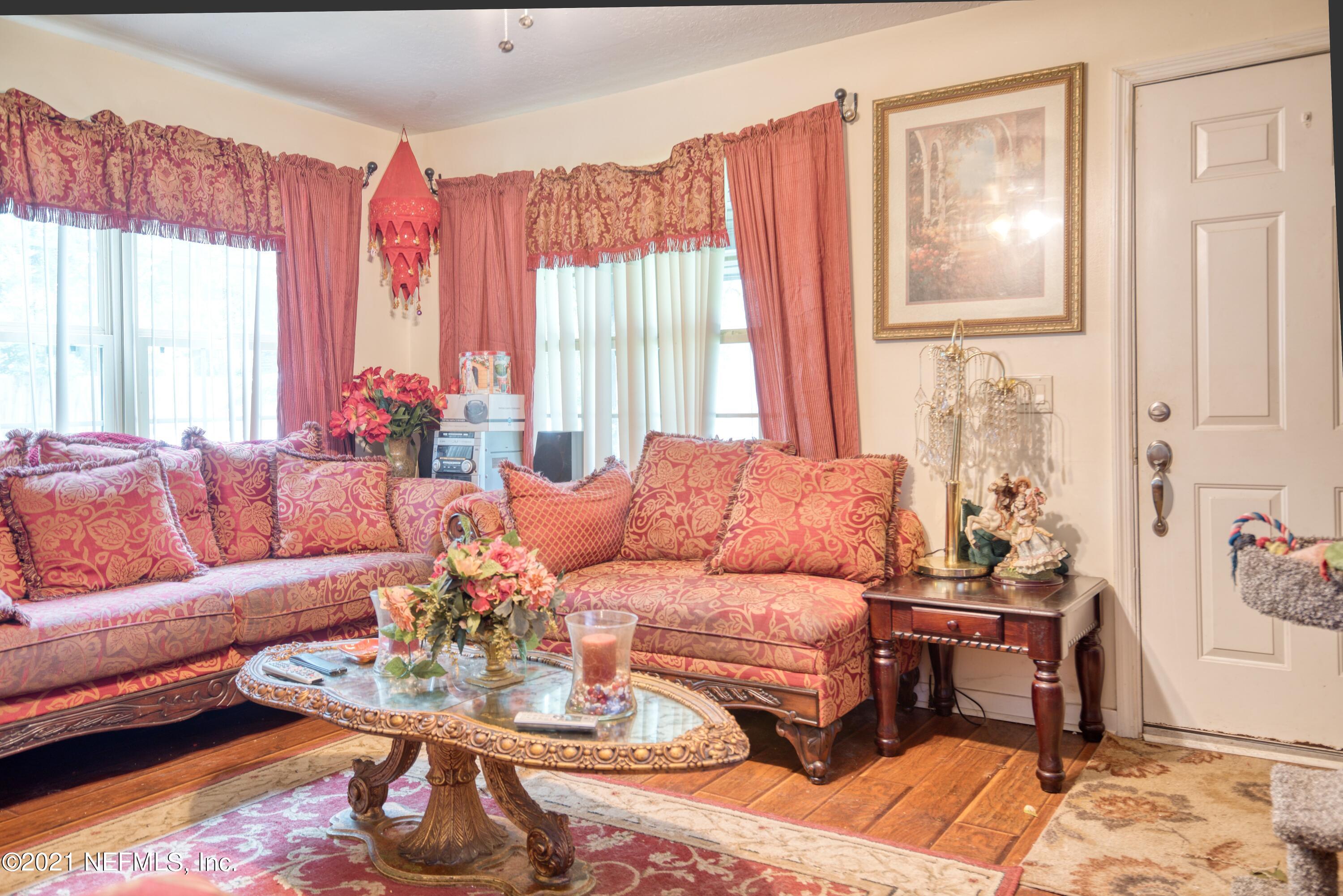 5440 Ken Road Jacksonville, FL 32244 - Photo 3 of 15 Livingroom
