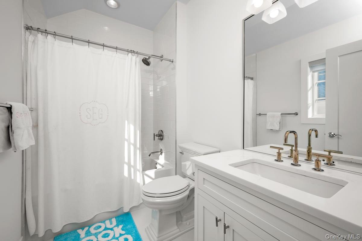 1 Primrose Lane Rye Brook, NY 10573 - Photo 27 of 42 Second bedroom ensuite bathroom