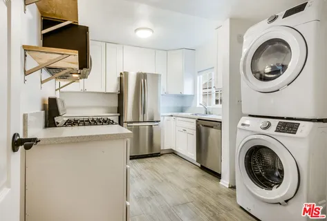 a view of kitchen with washer and dryer