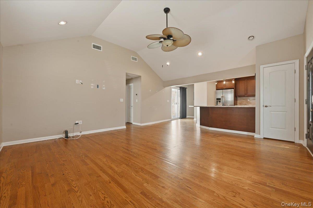 12 Annuskemunnica Road Babylon, NY 11702 - Photo 10 of 25