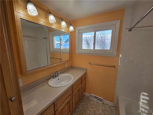 $1,800 | 39 Lennox Avenue, Amherst, NY 14226