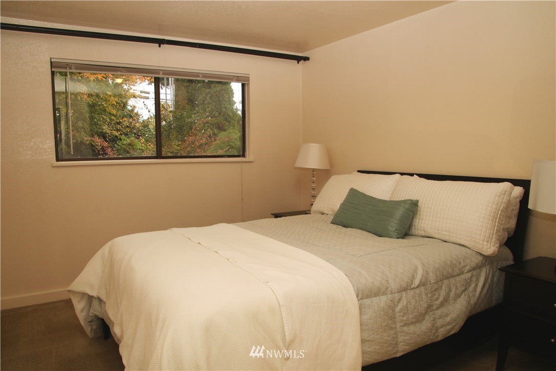 8304 196th Street Southwest Edmonds, WA 98026 - Photo 12 of 24 Gallery Image 12
