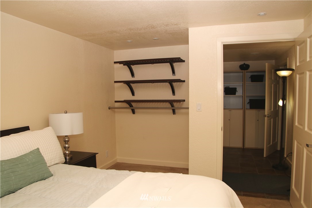 8304 196th Street Southwest Edmonds, WA 98026 - Photo 13 of 24 Gallery Image 13