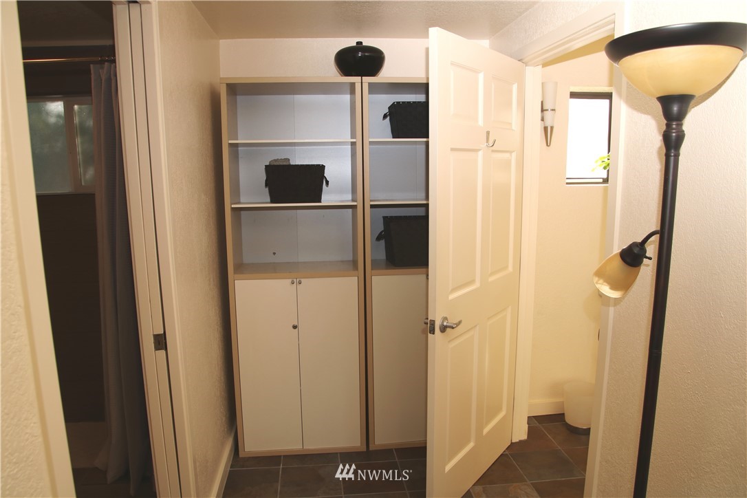 8304 196th Street Southwest Edmonds, WA 98026 - Photo 14 of 24 Gallery Image 14
