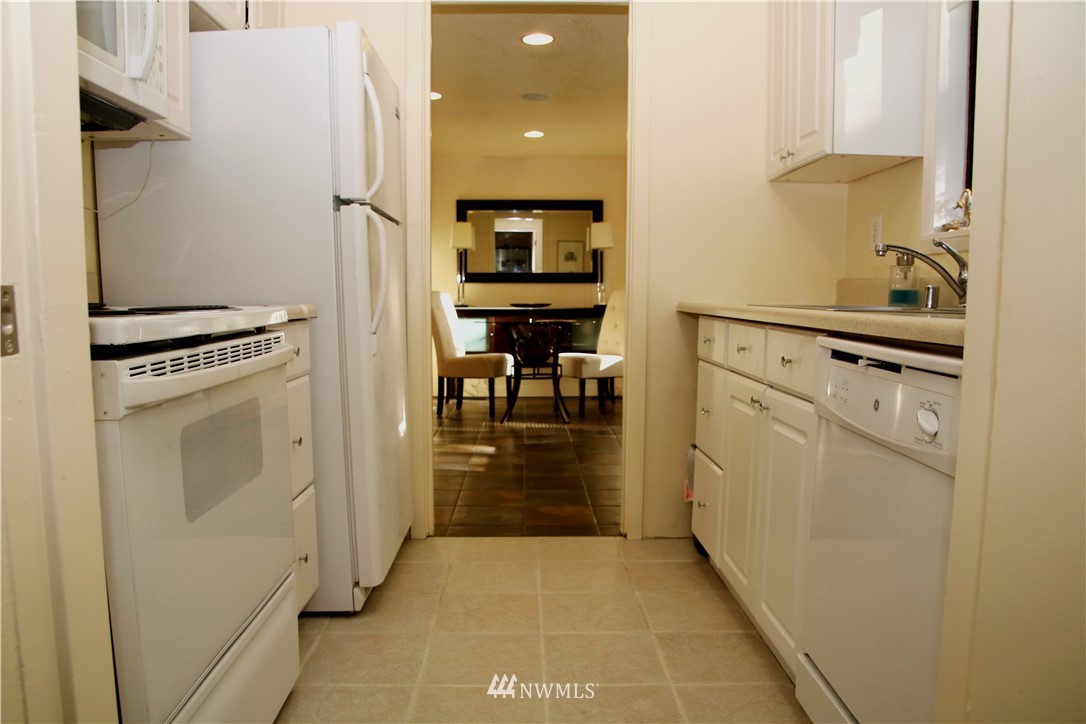 8304 196th Street Southwest Edmonds, WA 98026 - Photo 20 of 24 Gallery Image 20