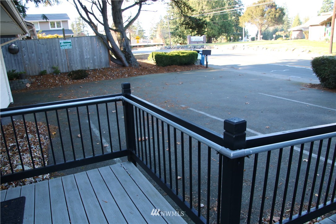 8304 196th Street Southwest Edmonds, WA 98026 - Photo 3 of 24 Gallery Image 3