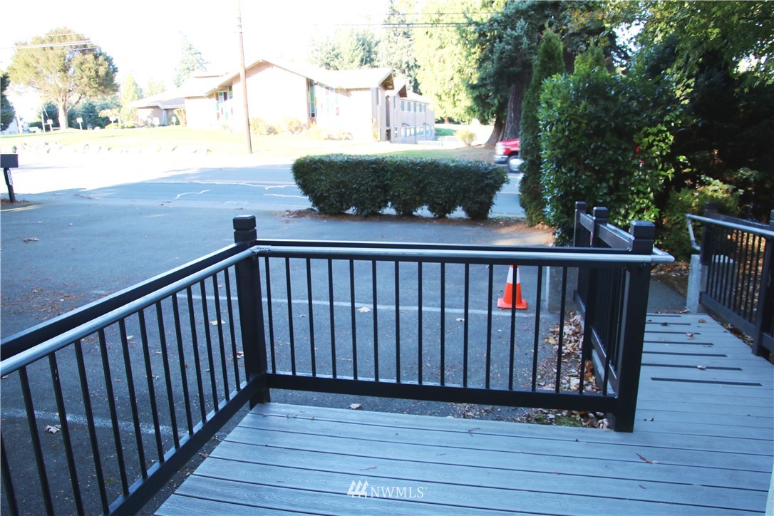 8304 196th Street Southwest Edmonds, WA 98026 - Photo 4 of 24 Gallery Image 4
