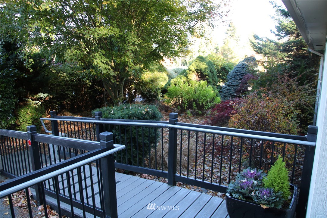 8304 196th Street Southwest Edmonds, WA 98026 - Photo 5 of 24 Gallery Image 5