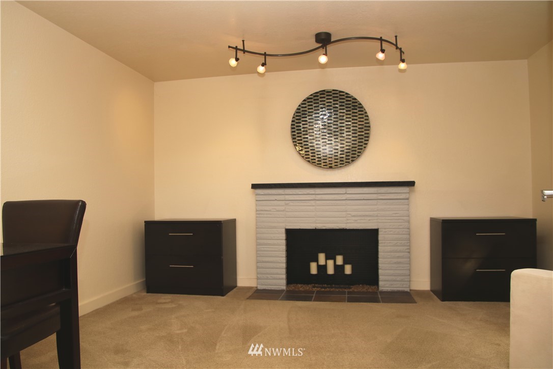8304 196th Street Southwest Edmonds, WA 98026 - Photo 7 of 24 Gallery Image 7