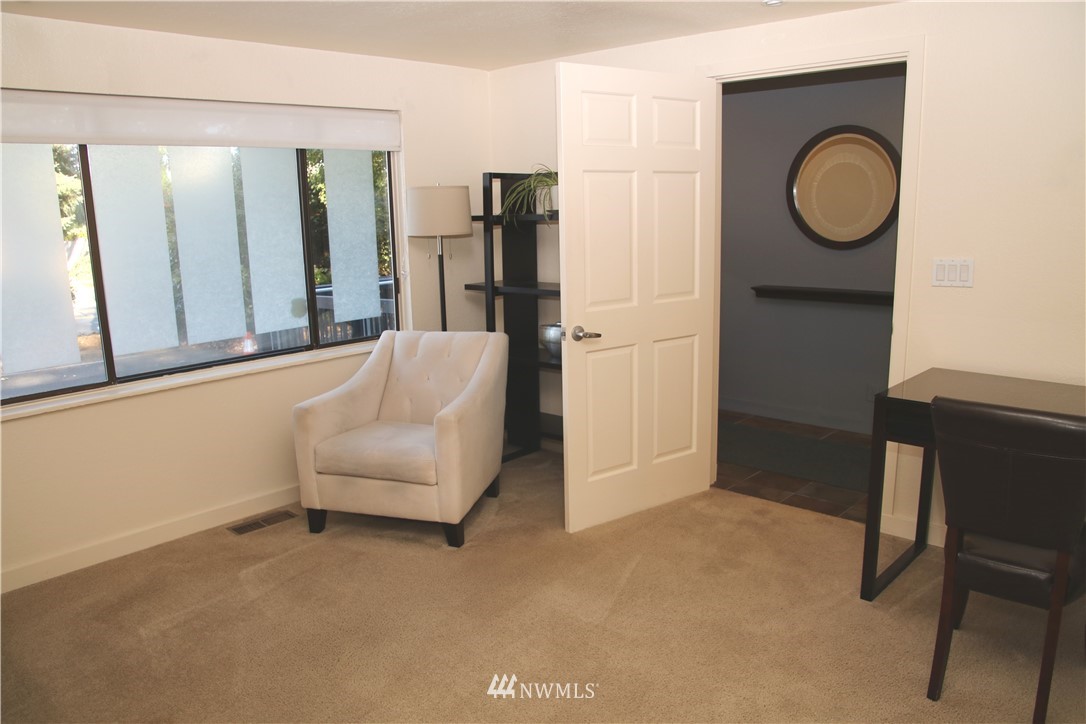 8304 196th Street Southwest Edmonds, WA 98026 - Photo 9 of 24 Gallery Image 9