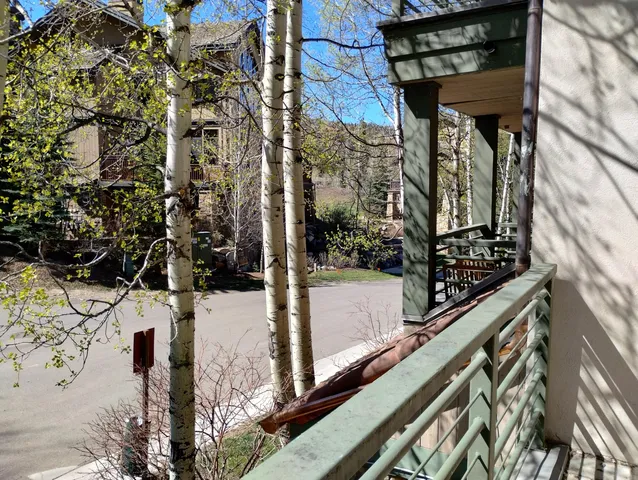 a view of a pathway of a house