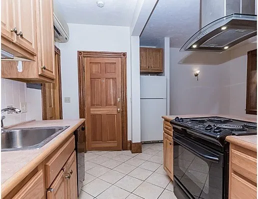 $3,725 | 97 Myrtle Street, Unit 1, Boston, MA 02114