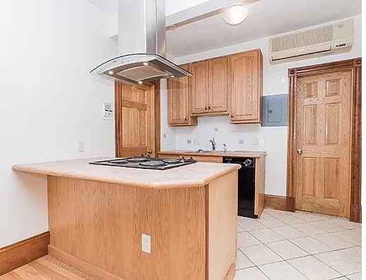 $3,725 | 97 Myrtle Street, Unit 1, Boston, MA 02114