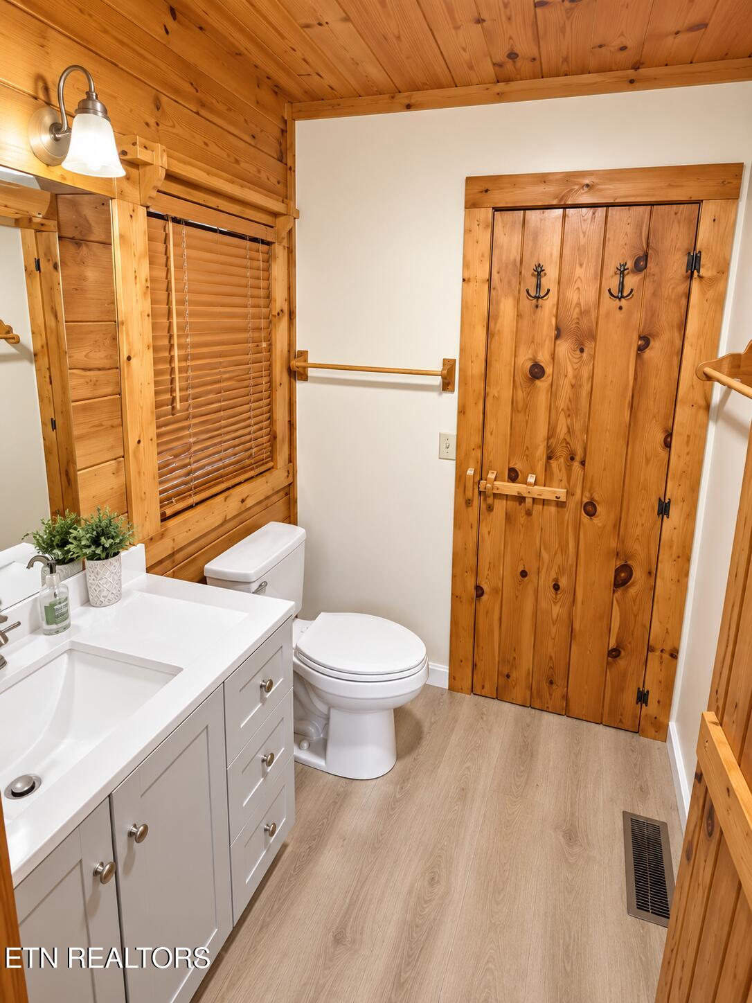 1645 South Mountain View Road Sevierville, TN 37876 - Photo 17 of 20 newbathroom