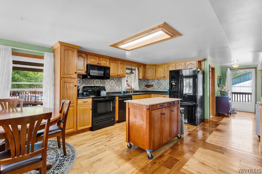 4015 Mapleton Road Wheatfield, NY 14120 - Photo 6 of 49
