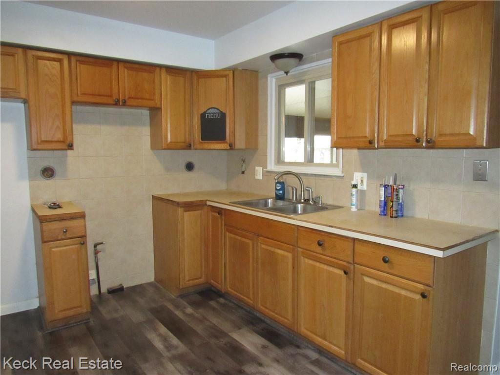 10207 Pardee Road Taylor, MI 48180 - Photo 8 of 17