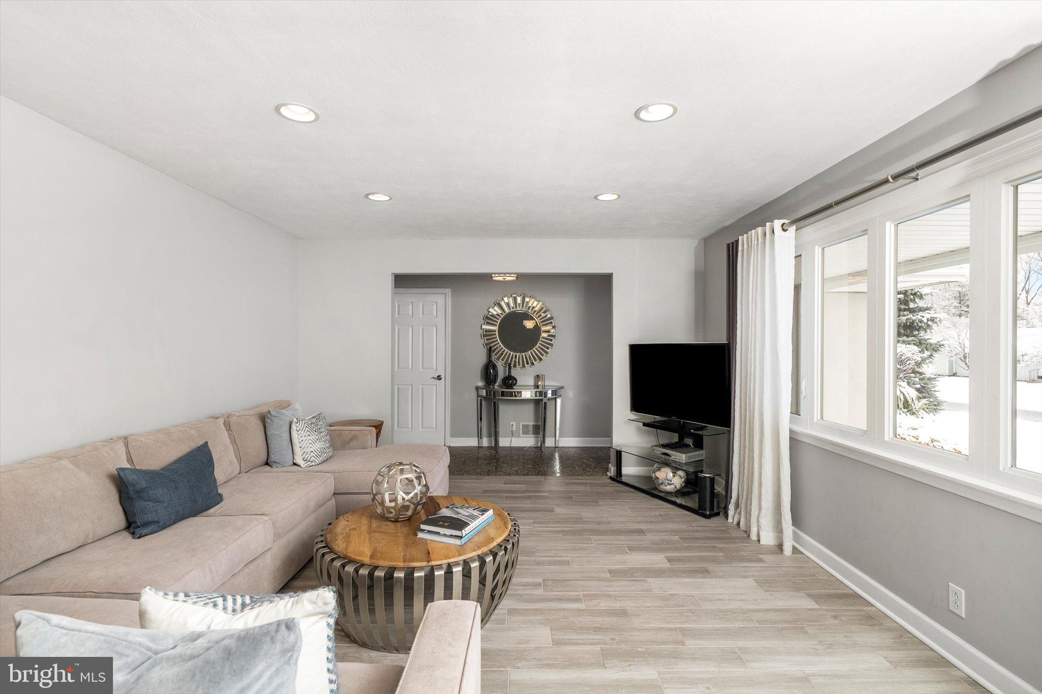 20 Azalea Way Hamilton, NJ 08690 - Photo 9 of 45