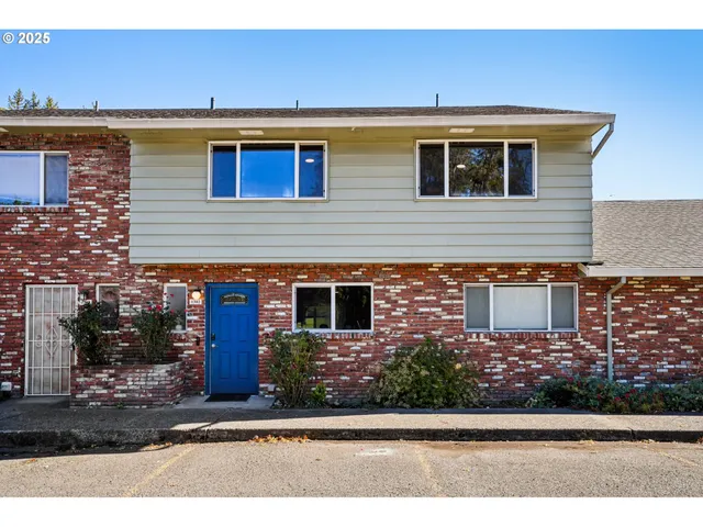 $269,900 | 1302 Northeast Hogan Drive, Unit 169, Gresham, OR 97030