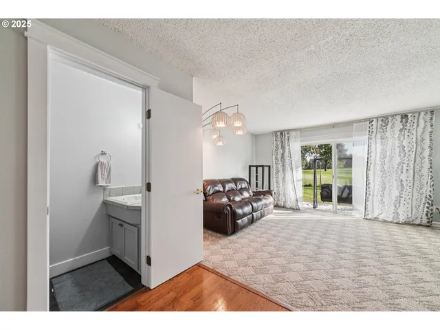 $269,900 | 1302 Northeast Hogan Drive, Unit 169, Gresham, OR 97030