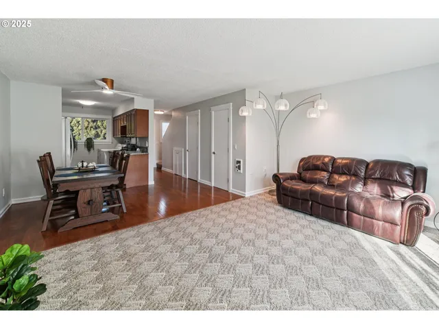 $269,900 | 1302 Northeast Hogan Drive, Unit 169, Gresham, OR 97030