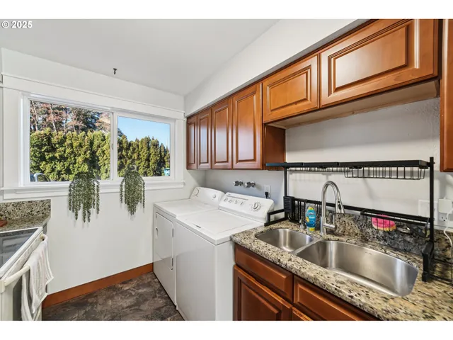 $269,900 | 1302 Northeast Hogan Drive, Unit 169, Gresham, OR 97030