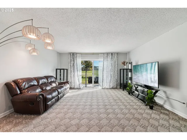 $269,900 | 1302 Northeast Hogan Drive, Unit 169, Gresham, OR 97030