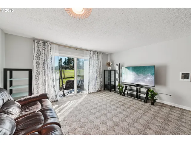 $269,900 | 1302 Northeast Hogan Drive, Unit 169, Gresham, OR 97030