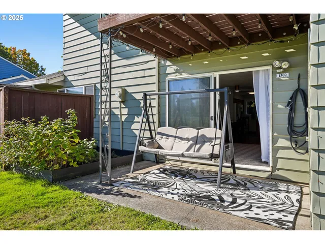 $269,900 | 1302 Northeast Hogan Drive, Unit 169, Gresham, OR 97030