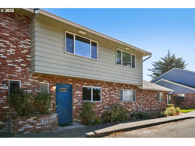 $269,900 | 1302 Northeast Hogan Drive, Unit 169, Gresham, OR 97030