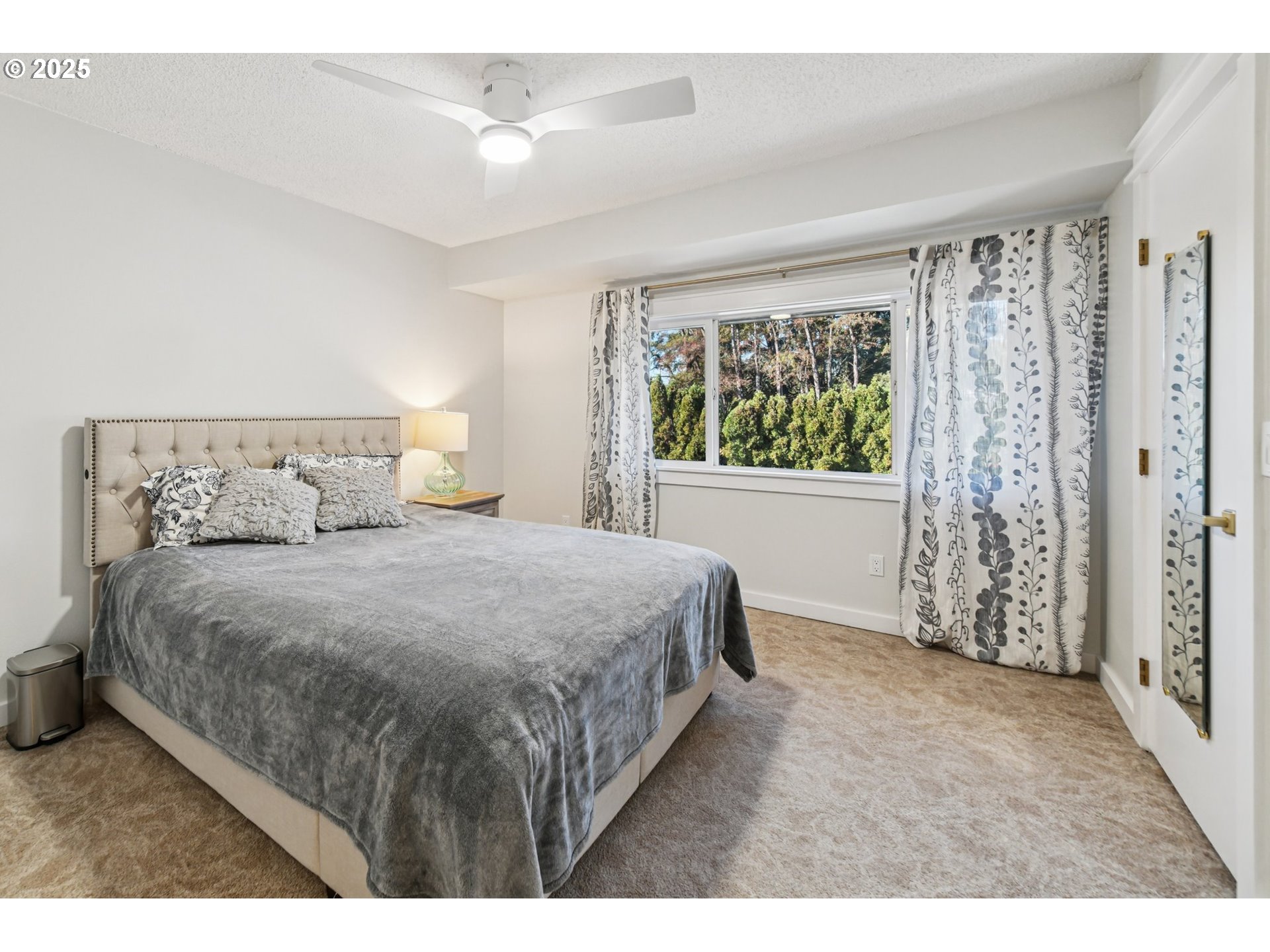 1302 Northeast Hogan Drive, Unit 169 Gresham, OR 97030 - Photo 21 of 46 a bedroom with a large bed and a window