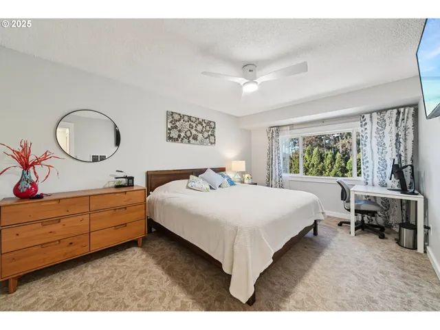 $269,900 | 1302 Northeast Hogan Drive, Unit 169, Gresham, OR 97030