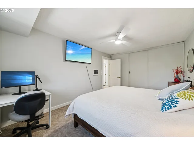 $269,900 | 1302 Northeast Hogan Drive, Unit 169, Gresham, OR 97030