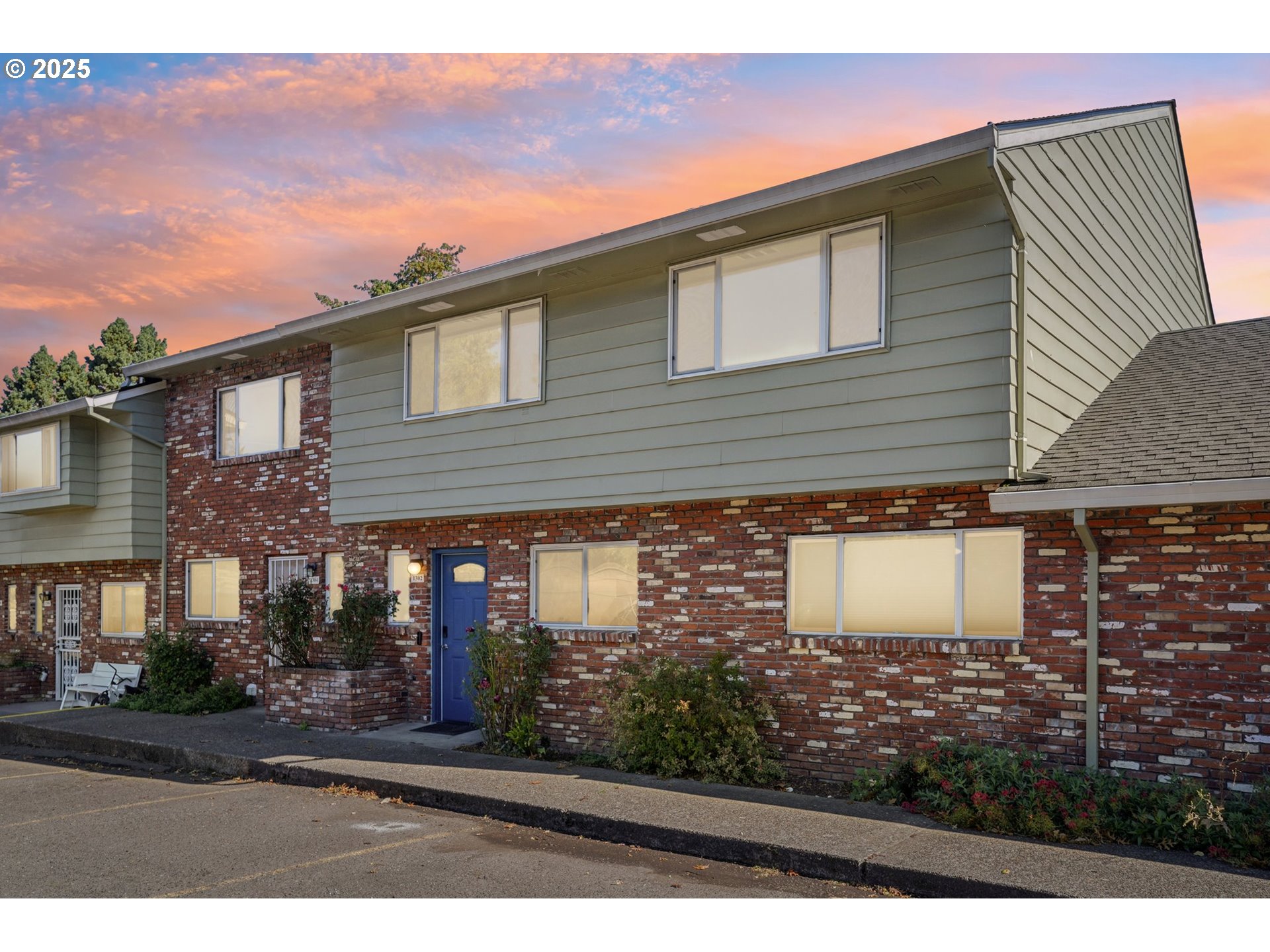 1302 Northeast Hogan Drive, Unit 169 Gresham, OR 97030 - Photo 3 of 46 a front view of a house with garden