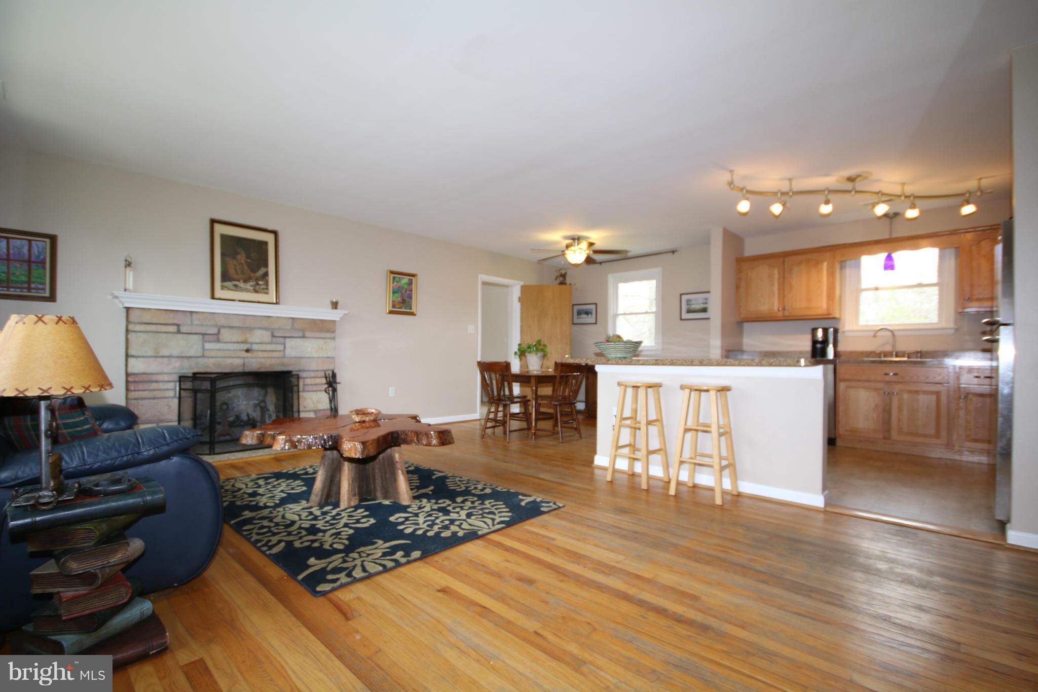 16708 Livingston Road Accokeek, MD 20607 - Photo 2 of 29 Living Room