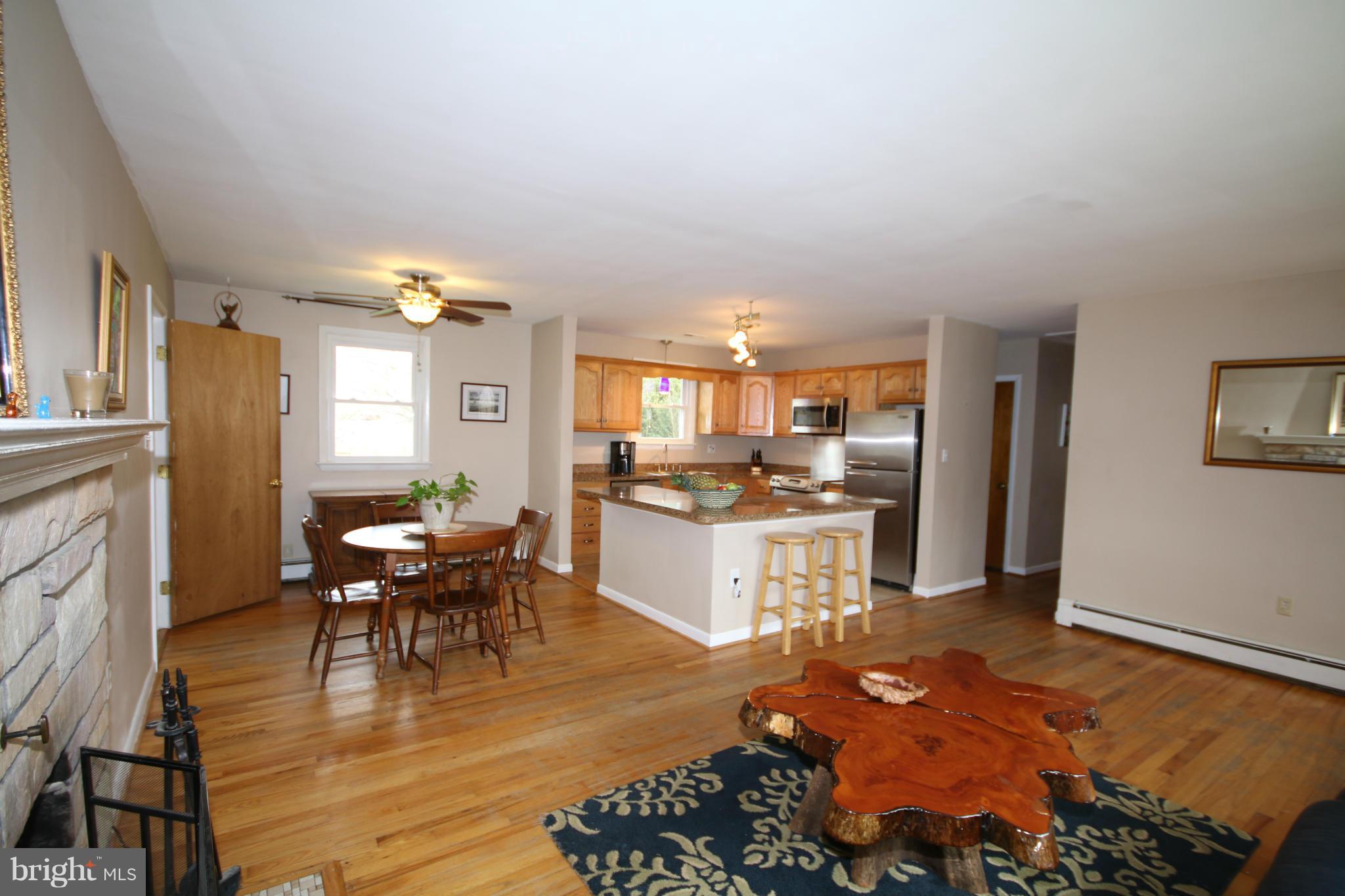 16708 Livingston Road Accokeek, MD 20607 - Photo 3 of 29 Living Room