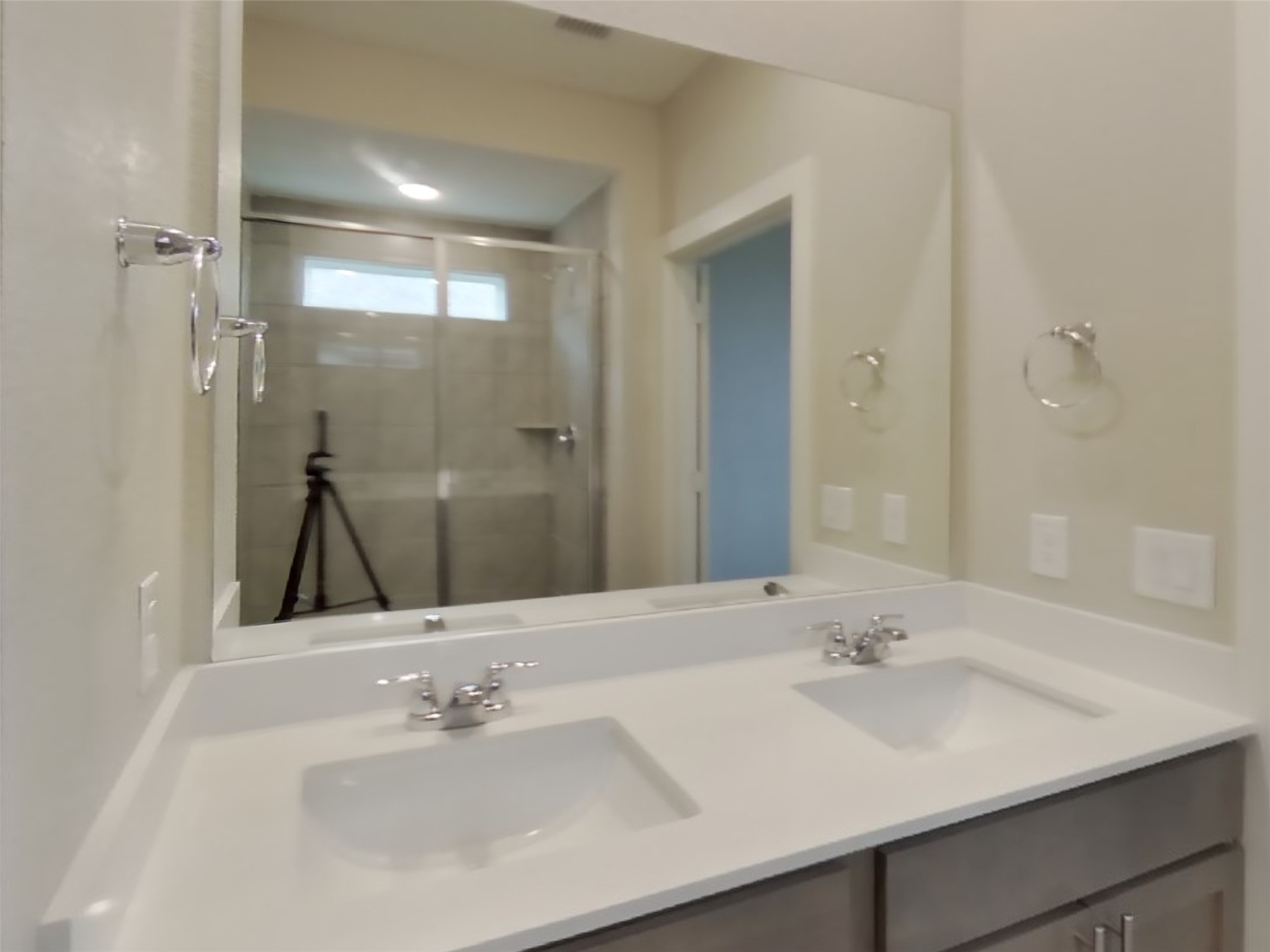 509 Raglands Road Leander, TX 78641 - Photo 7 of 18 a bathroom with a sink and a mirror