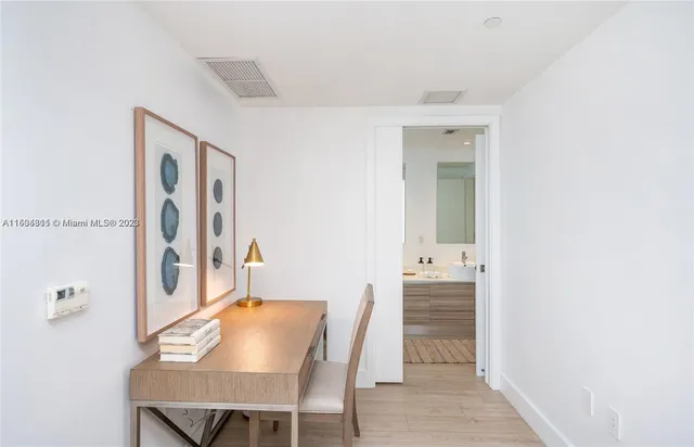 $4,250 | 121 Northeast 34th Street, Unit L402, Miami, FL 33137