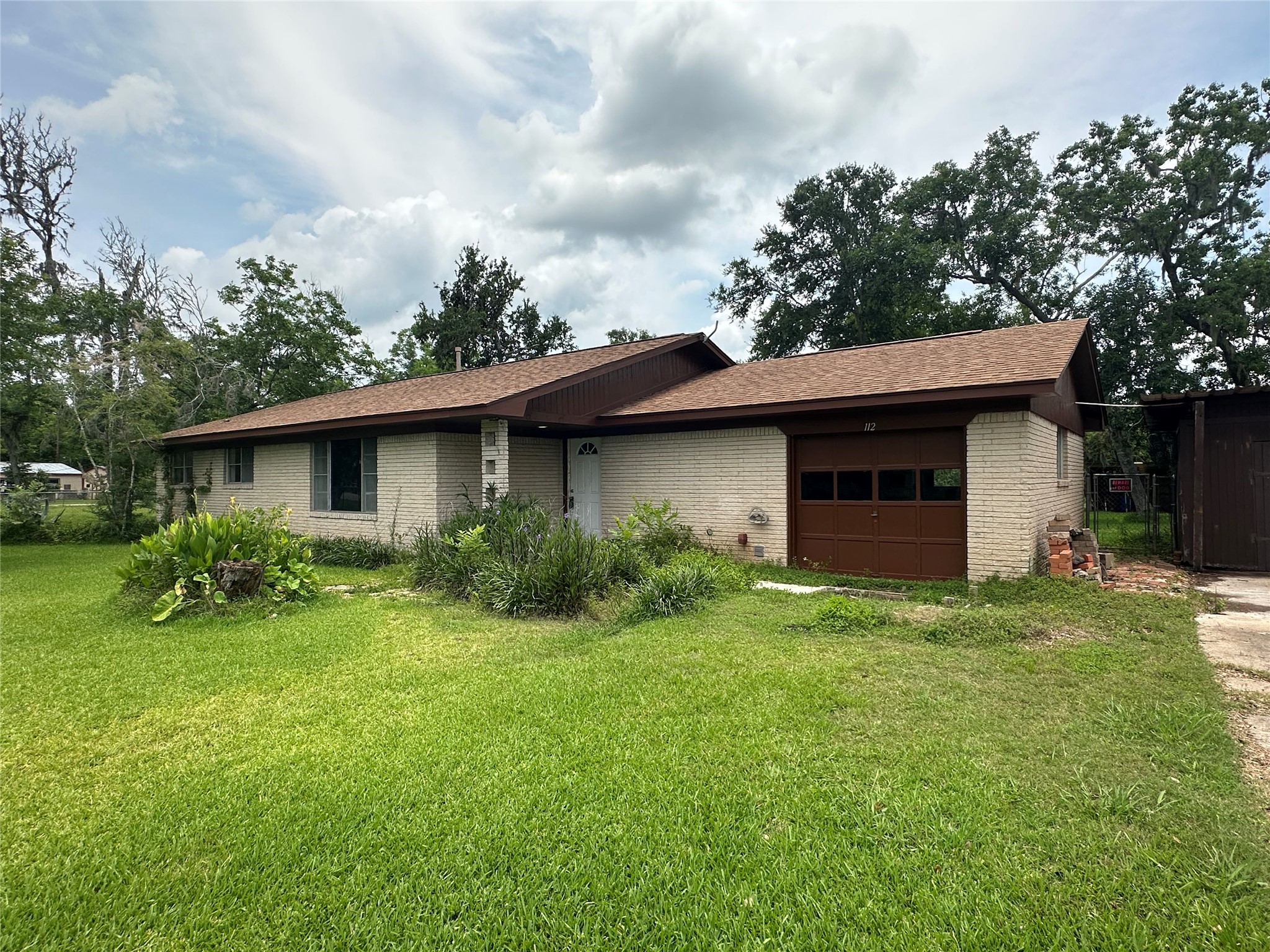 112 Raven Street Clute, TX 77531 - Photo 1 of 33