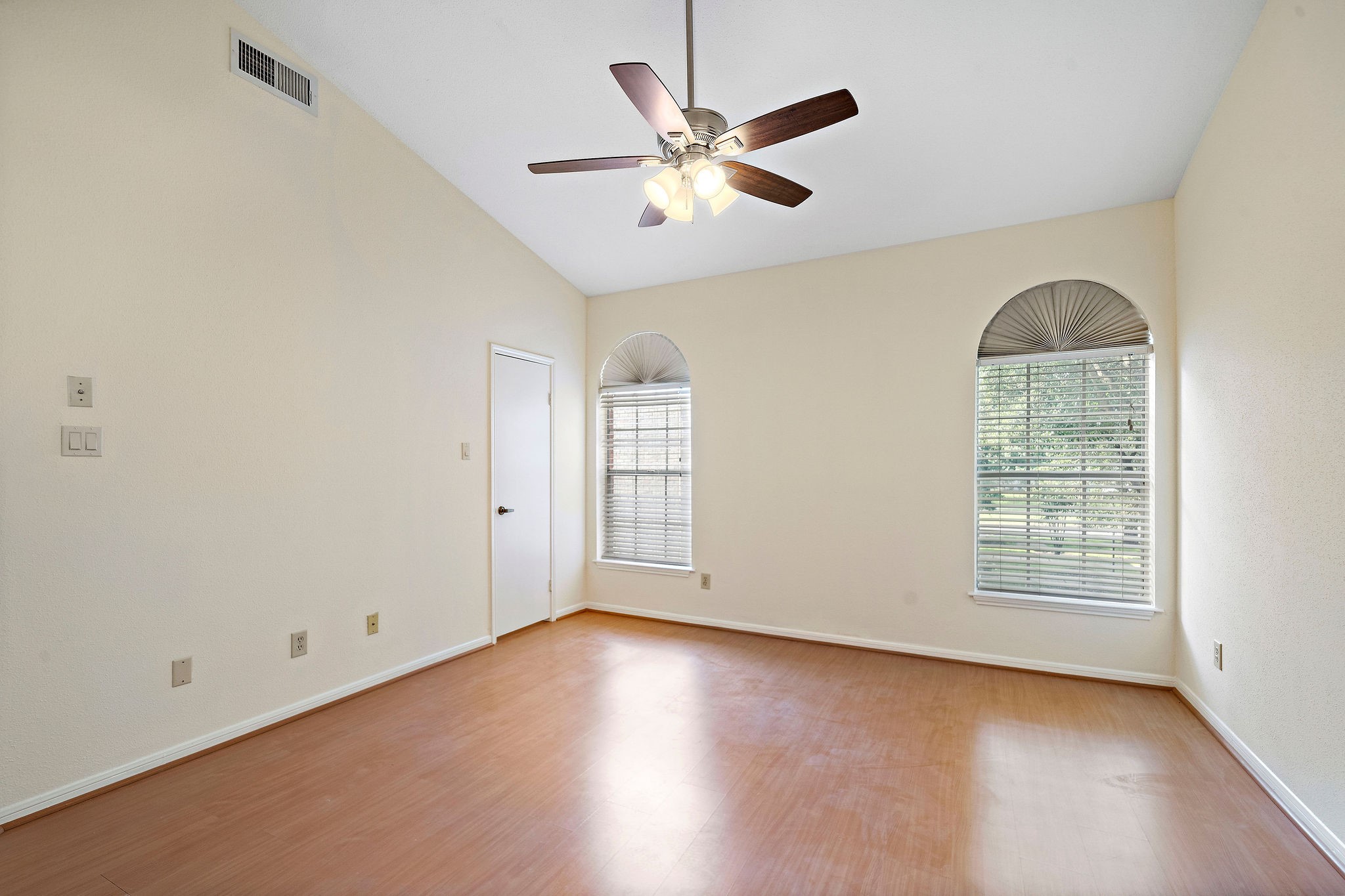 7941 Knight Road, Unit 20 Houston, TX 77054 - Photo 5 of 11 Generously sized primary suite with vaulted ceilings, large windows, and an two walk-in closets.