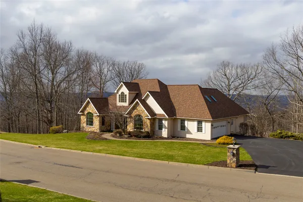 $595,000 | 3 Timberland Drive, Binghamton, NY 13903