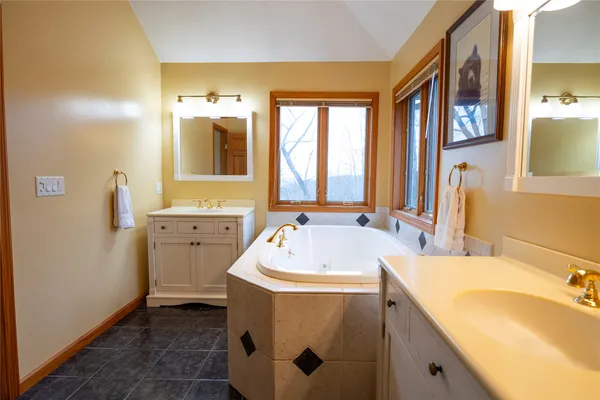 $595,000 | 3 Timberland Drive, Binghamton, NY 13903