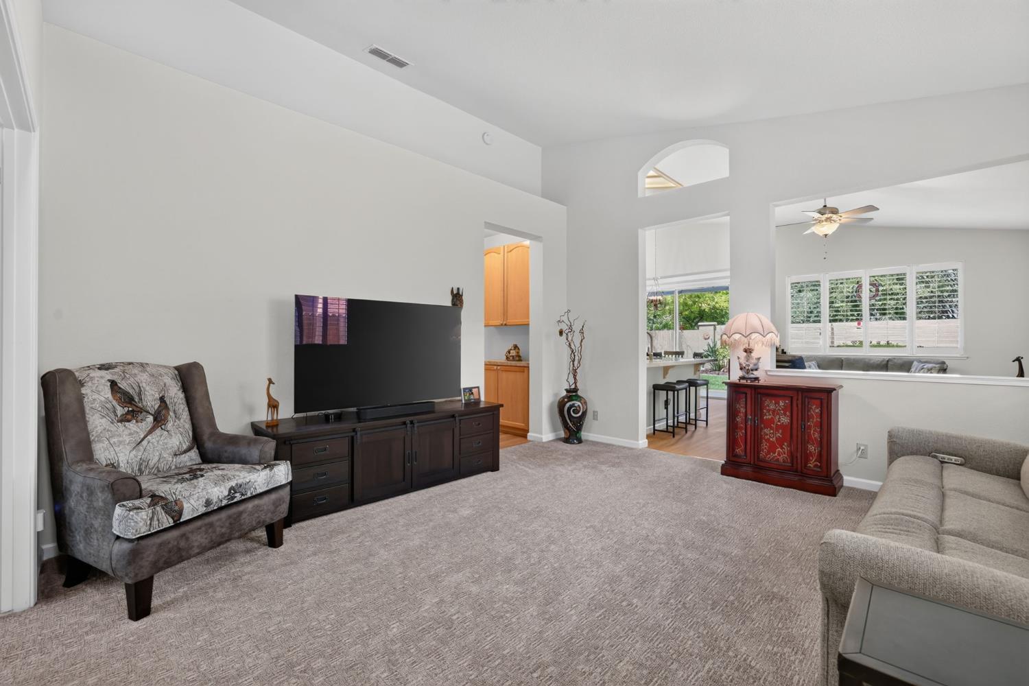 906 Rathbone Circle Folsom, CA 95630 - Photo 7 of 44