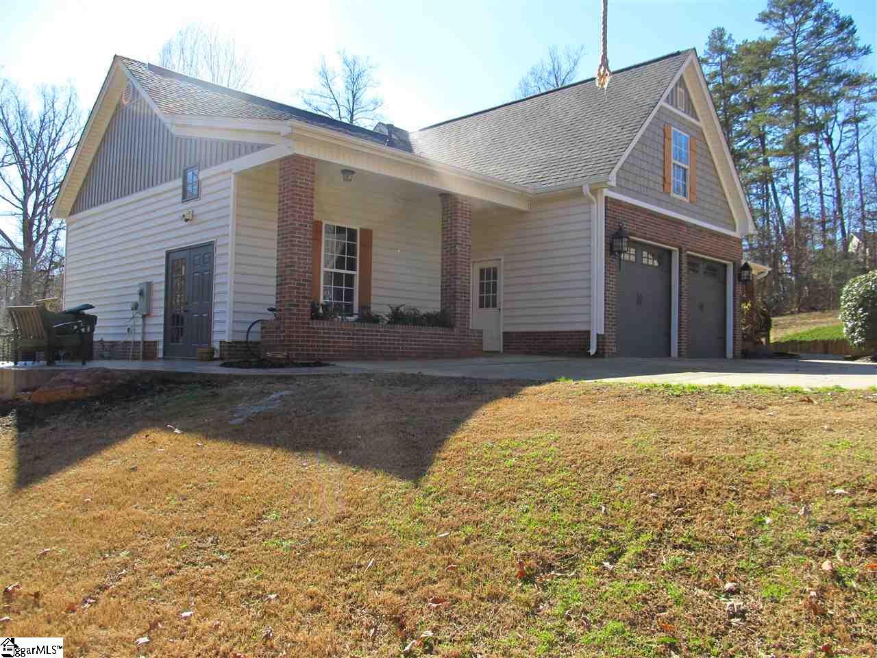 211 North Rutherford Road Greer, SC 29651 - Photo 5 of 36