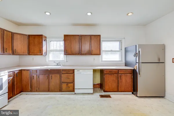 $300,000 | 117 Pine Lane, Hainesport, NJ 08036