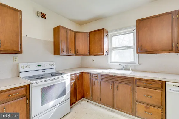 $300,000 | 117 Pine Lane, Hainesport, NJ 08036