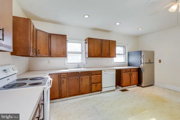 $300,000 | 117 Pine Lane, Hainesport, NJ 08036