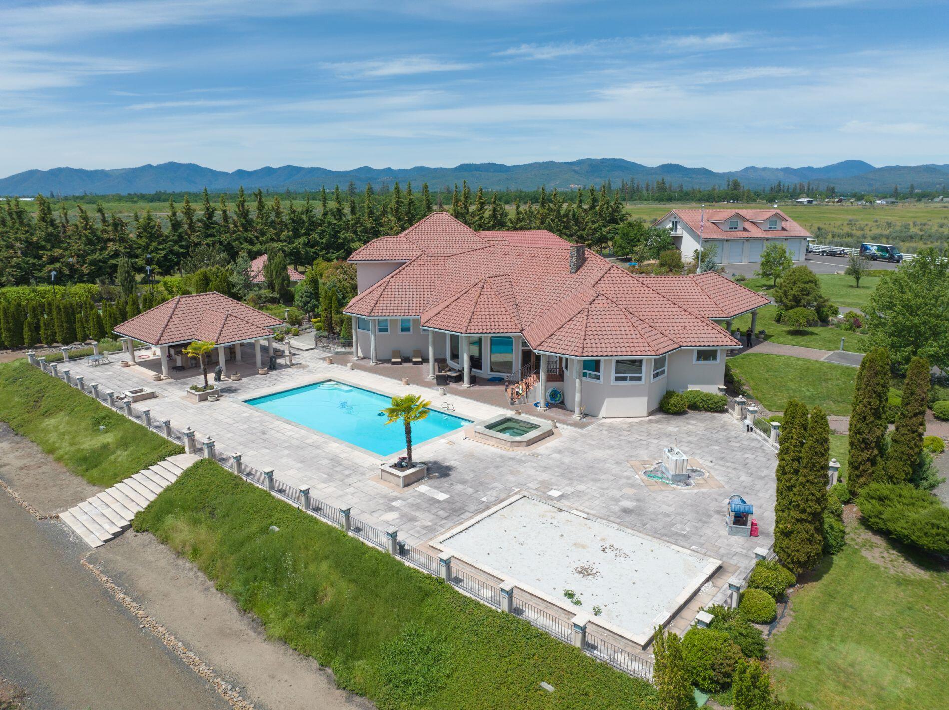 12990 Modoc Road White City, OR 97503 - Photo 59 of 60 E9AFE85C-E28A-4DF9-A8B6-A32C6BDF53E8