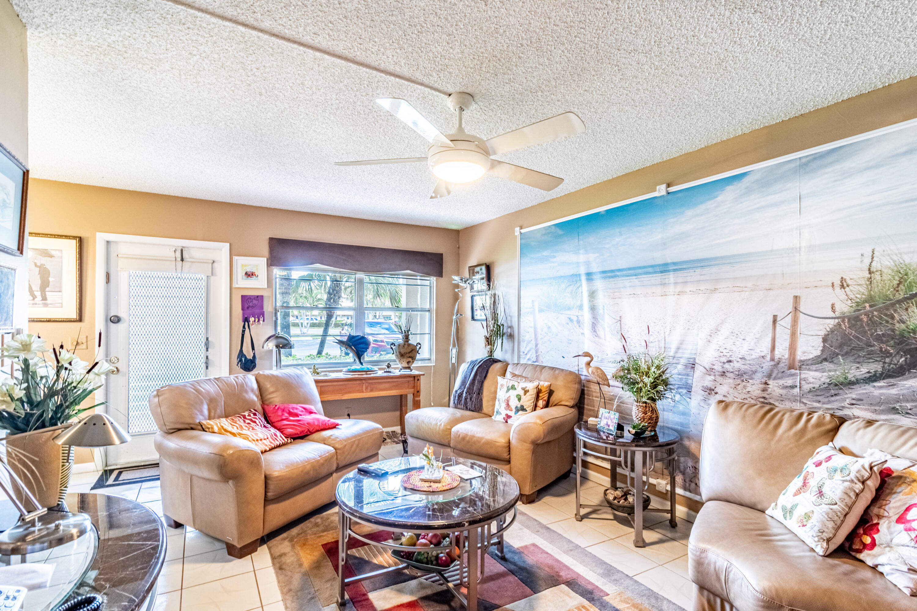 1050 Newcastle A Boca Raton, FL 33434 - Photo 2 of 45 Bright and spacious living room