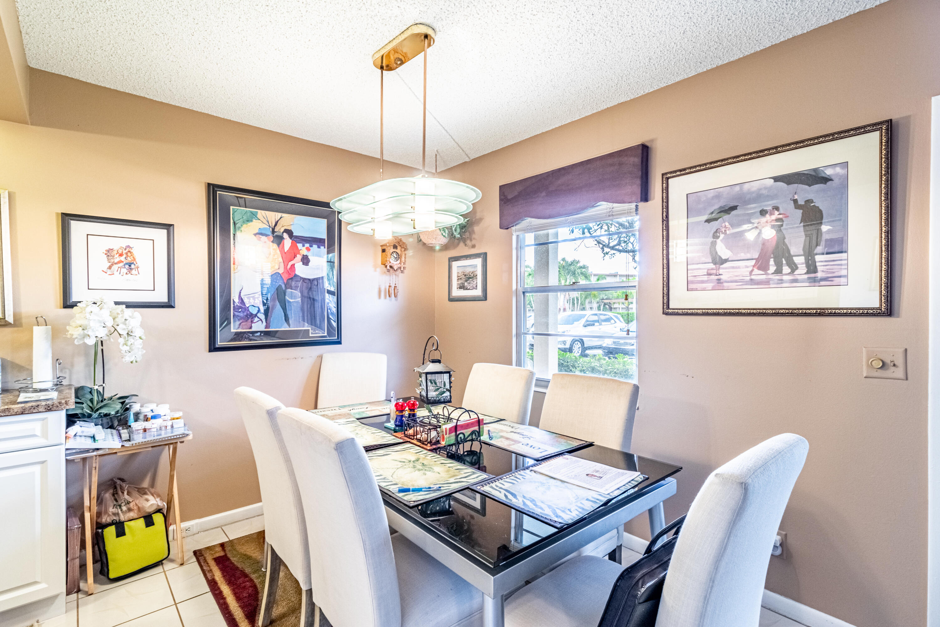 1050 Newcastle A Boca Raton, FL 33434 - Photo 4 of 45 Bright and cozy dining room