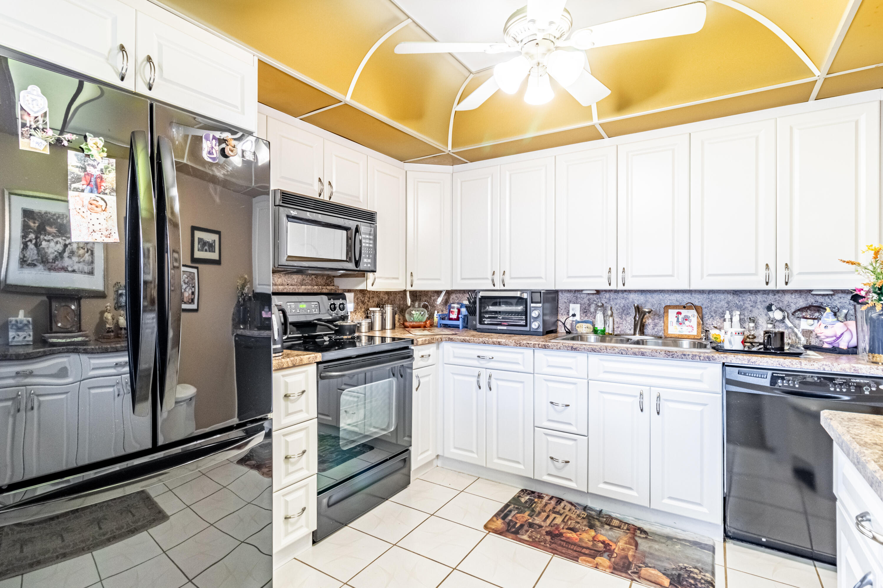 1050 Newcastle A Boca Raton, FL 33434 - Photo 6 of 45 Cozy Kitchen